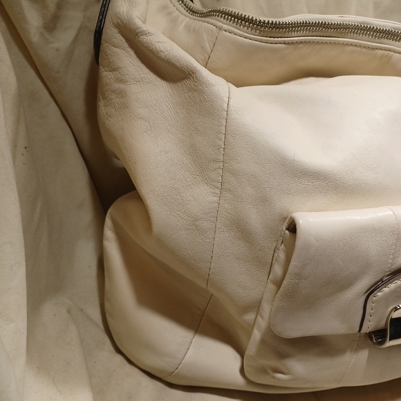 Coach Kristin - Picture 2 of 10